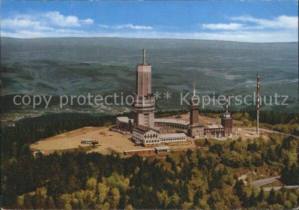 Grosser Feldberg Taunus mit Fernseh UKW und Fernmeldeturm Flieg