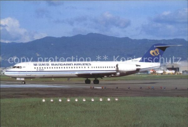 Flugzeuge Zivil Mandarin Airlines Fokker 100 B-12291 c/