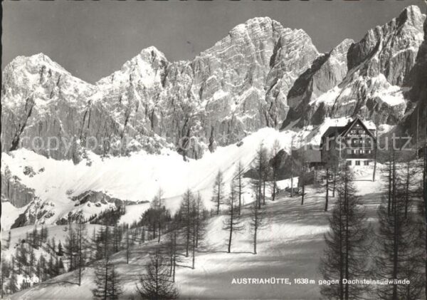 Austriahuette mit Dachstein Südwänden