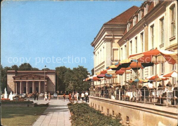 Berlin Blick vom Operncafe zum Mahnmal Hauptst