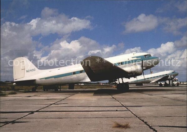 Flugzeuge Zivil N2400 c/n 26877 N300 MF c/n 27121