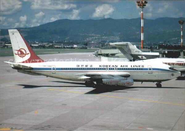 Flugzeuge Zivil Korean Air Lines Boeing 720-025 HL-7403