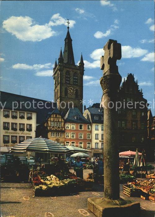 Trier Hauptmarkt mit Marktkreuz und St. Gango