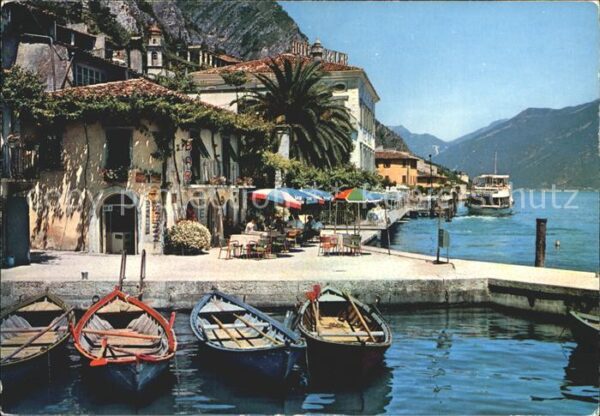 Limone sul Garda Häuser und Boote am See