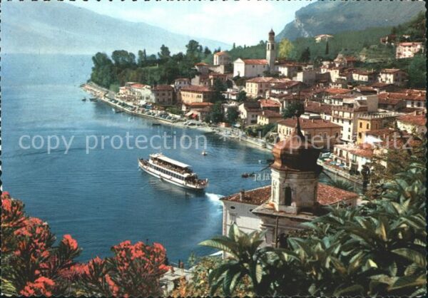 Limone sul Garda Blick auf den See mit Kirche