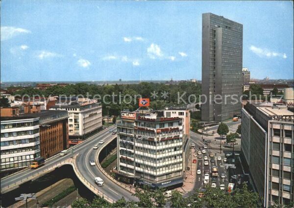 Duesseldorf Auto Hochstrasse mit Thyssen Haus