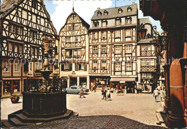 Bernkastel-Kues Marktplatz Brunnen