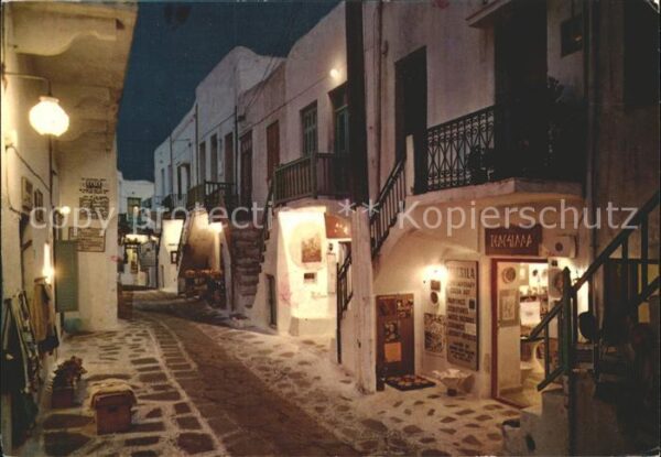 Mykonos Kykladeninsel Aegaeis Dorfgasse bei Nacht
