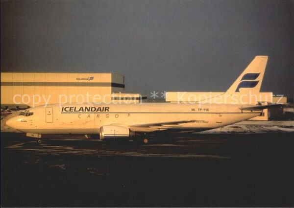 Flugzeuge zivil Icelandair Cargo B-737-3S3