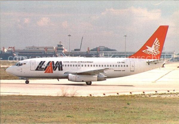 Flugzeuge zivil LAM Boeing 737-2B1C Advanced C9-BAC-LAM