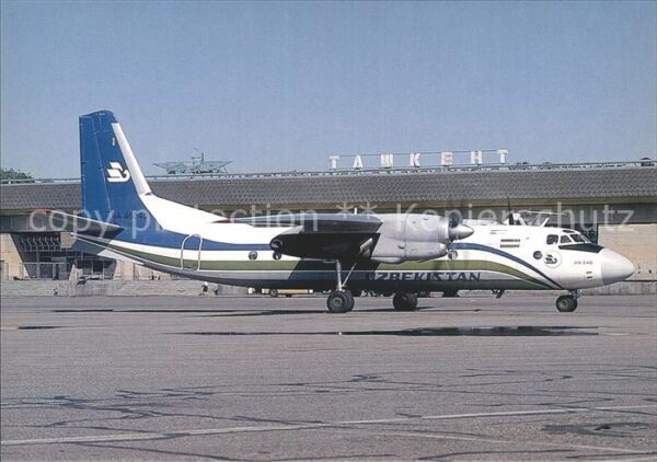 Flugzeuge Zivil Uzbekistan Airways Antonov 24B UK-46242