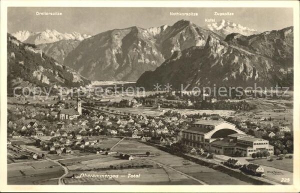 Oberammergau mit Dreitorspitze Nothkarspitze Zugspit
