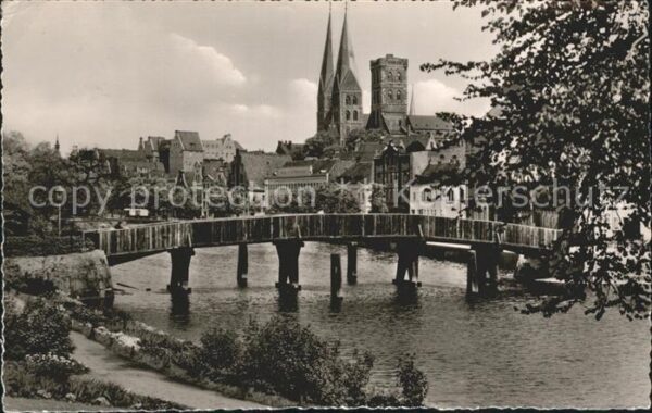 Luebeck Malerwinkel Kirche Brücke