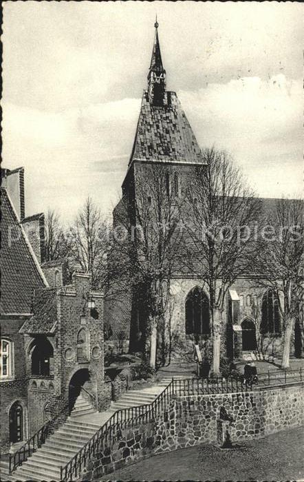 Moelln Lauenburg St Nicolai Kirche mit Rathaustreppe und