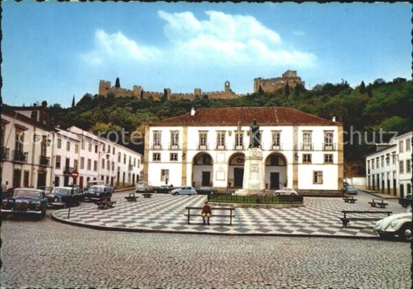 Tomar Praca de Republica ao fundo o Castelo