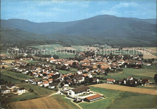 Arnbruck Total mit Gemeindezentrum Fliegeraufnah