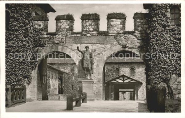 Kastell Saalburg Römerkastell Haupttor Statue