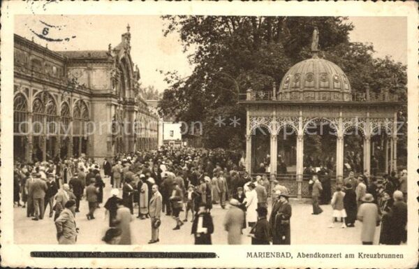 Marienbad Tschechien Boehmen Abendkonzert am Kreuzbrunnen
