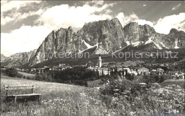 Cortina d Ampezzo Gesamtansicht mit Pomagagnon Dolomiten