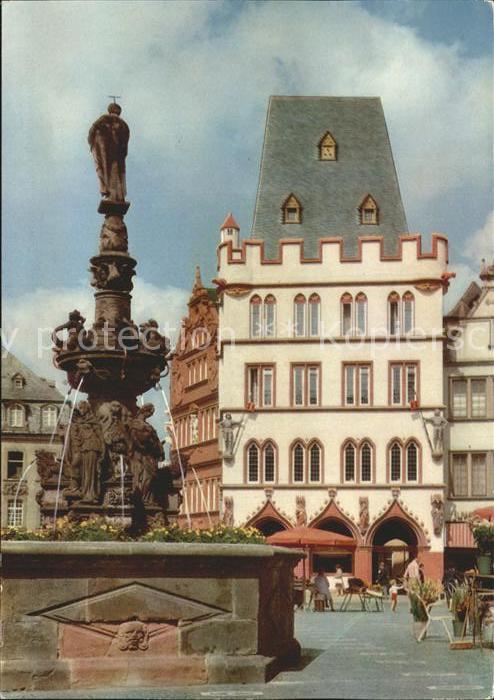 Trier Steipe mit Rotem Haus Brunnen