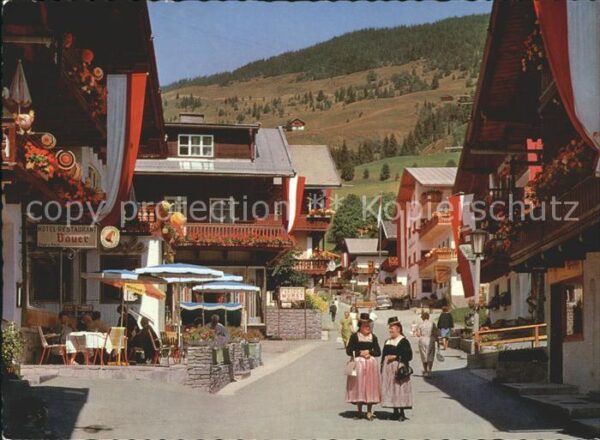 Saalbach-Hinterglemm Dorfstrasse Höhenluftkurort Trachten