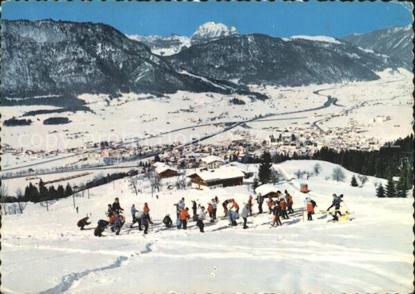 St Johann Tirol Bergbahn Wintersportzentrum Skifahrer A