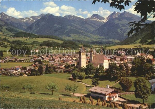 Kitzbuehel Tirol Ortsansicht mit Kirche Kitzbüheler Alpe