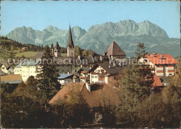 Kitzbuehel Tirol Ortsansicht mit Kirche gegen Wilden Kai