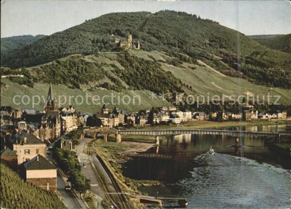 Bernkastel-Kues mit Burg Landshut Mosel