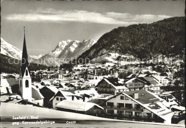 Seefeld Tirol Ortsansicht mit Kirche gegen Karwendelg