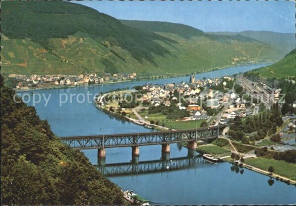 Bullay Mosel Blick von der Marienburg Brücke