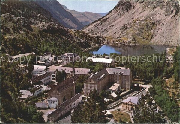 Panticosa Pirineo Aragones Vista general y Lago