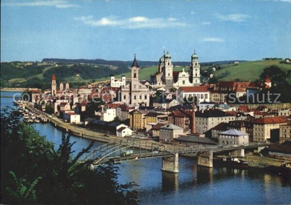 Passau Donaupartie mit Hafen Kirchen und Brück