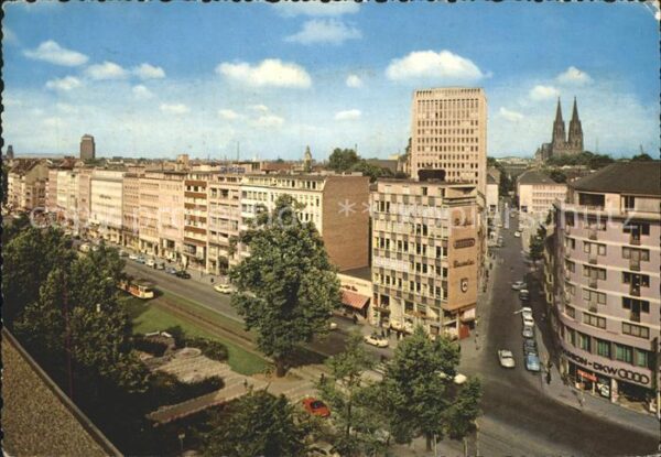 Koeln Rhein Kaiser Wilhelm Ring mit Dom