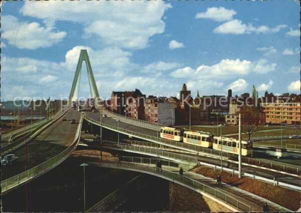 Koeln Rhein Severinsbrücke Strassenbahn