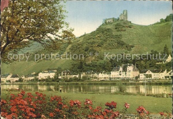 Bernkastel-Kues mit Burgruine Landshut Moselpartie