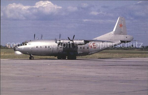 Flugzeuge Militaria Antonov AN 12ECM Cub-D c/n RED 46 Sovie