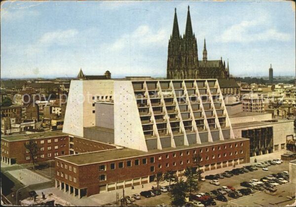 Koeln Rhein mit Opernhaus und Dom