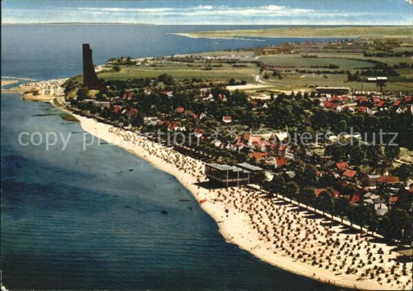 Laboe Fliegeraufnahme mit Strand und Meerwass