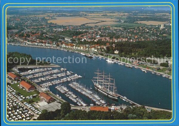Travemuende Ostseebad Jachthafen mit der Passat Segelschiff F