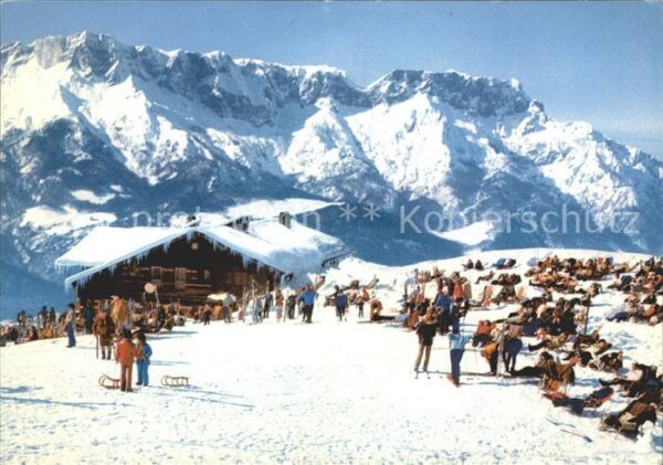 Rossfeldhuette Skihütte mit Untersberg Wintersportplat