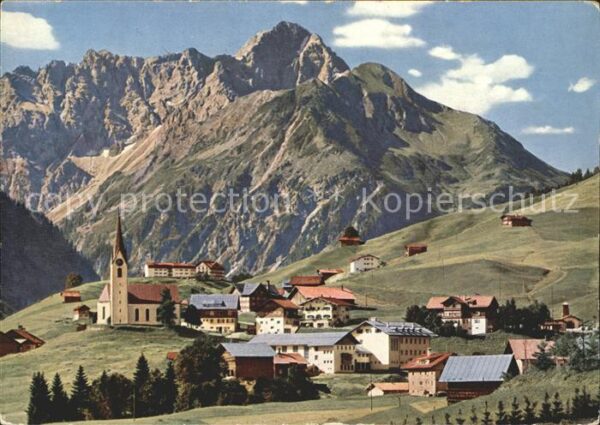 Hirschegg Kleinwalsertal Vorarlberg Ortsansicht mit Kirche Widderstein Allg