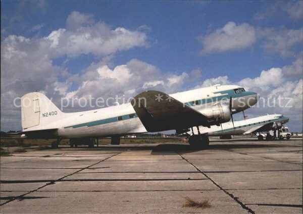 Flugzeuge Zivil DDA N2400 c/n 26877 N300 MF c/n 27121