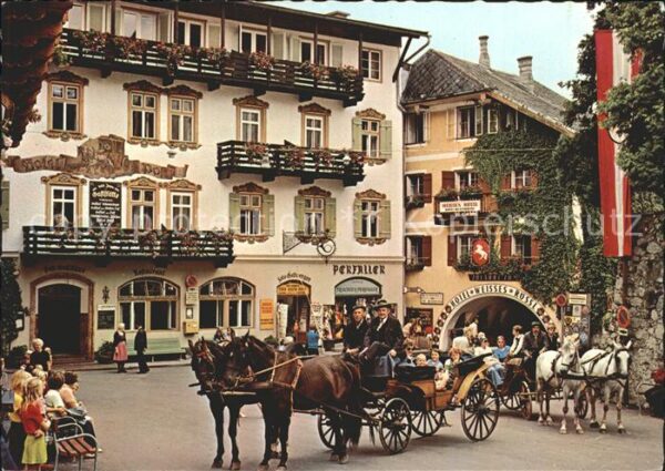 St Wolfgang Wolfgangsee Marktplatz mit Hotel Post und Pferdekut