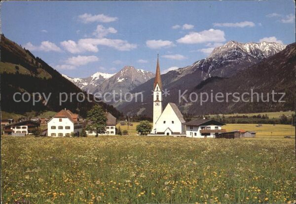 Elbigenalp mit Rotwand Lichtspitze im Lechtal