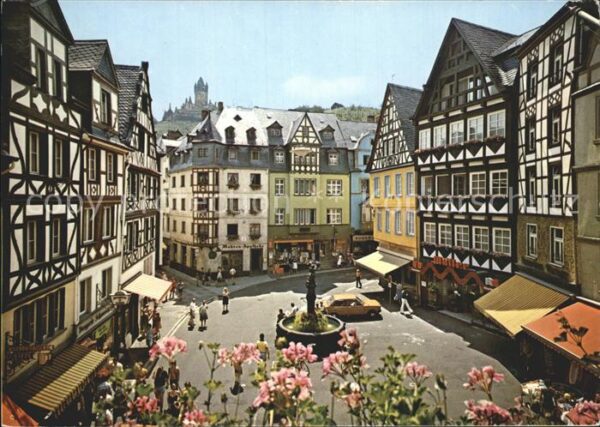 Cochem Mosel Marktplatz mit St. Martinsbrunnen und B