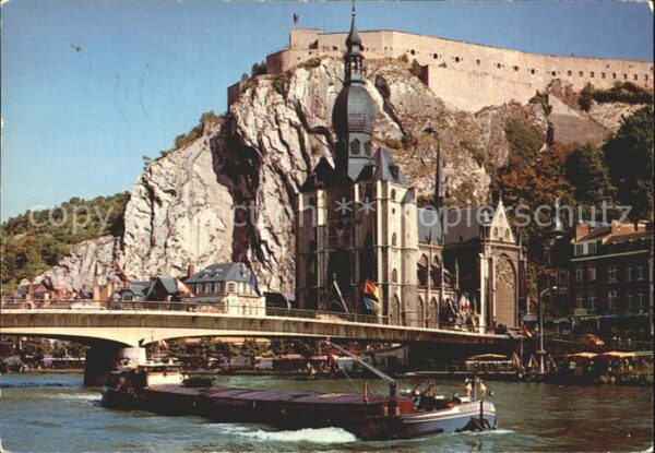 Dinant Wallonie Partie mit Brücke Burg und Kirche