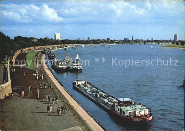 Duesseldorf Blick von Theodor-Heuss-Brücke auf den