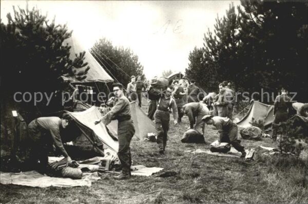 Militaria Belgien Armee Belge Apres une nuit sous la tent