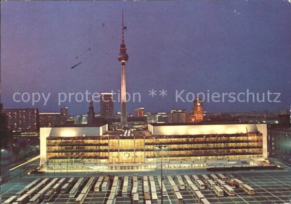 Berlin Palast der Republik am Abend